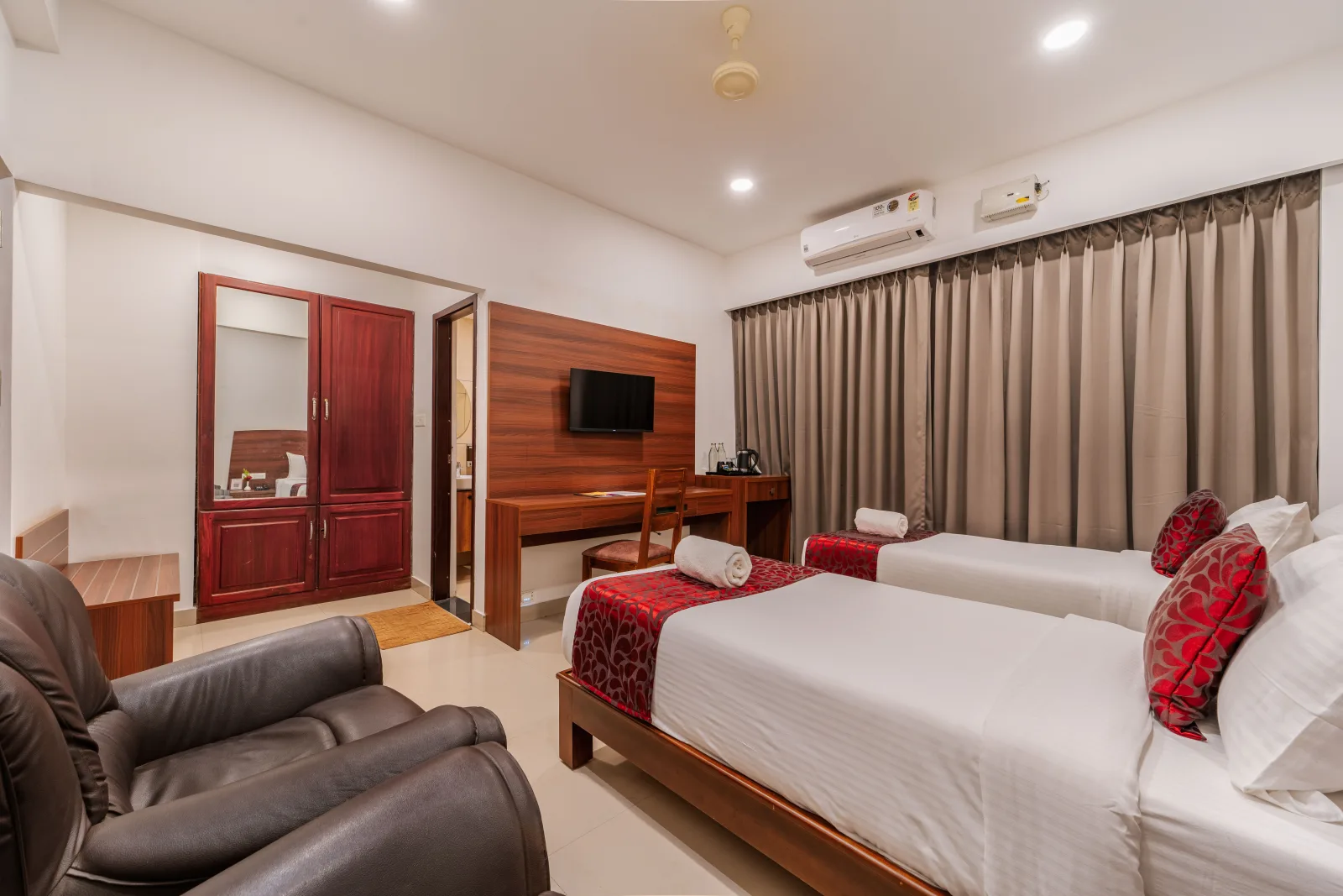 Deluxe Twin Room — interior detail